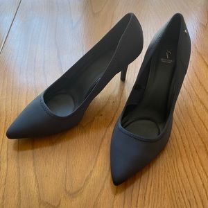 Like new Simply Vera Vera Wang heels
